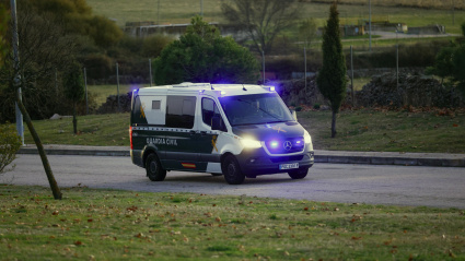 Vista del furgón policial que ha trasladado a José Luis Ábalos y Koldo García para ingresar este jueves en la cárcel de Soto del Real