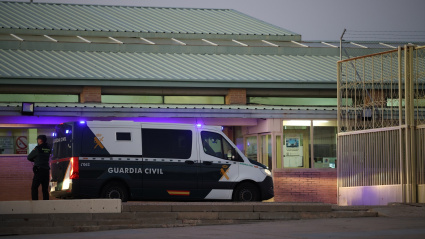 Furgón de la Guardia Civil, donde presuntamente viajan José Luis Ábalos y Koldo García, ingresa en la prisión de Soto del Real