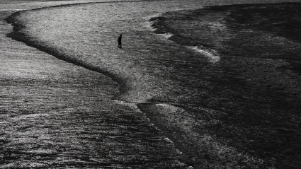Vista de la playa de La Concha de San Sebastián este martes. Los cielos estarán muy nubosos en el País Vasco, en el que se registrarán chubascos débiles a moderados
