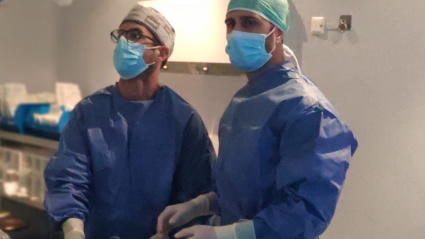 El dr. Salamanca en quirófano