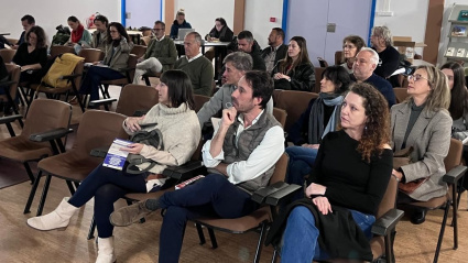 Mónica Murillo, la primera por la derecha