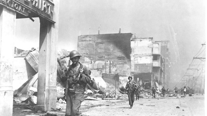 Las tropas de Estados Unidos en Manila, después de que Japón arrasase