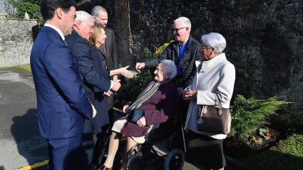 Acto de desagravio en el cementerio de Gernika