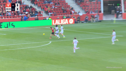 Boyomo pone el brazo sobre el de Virgili en la acción que Gil Manzano señaló como penalti.