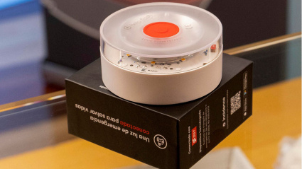 Imagen de uno de los modelos de la baliza que a partir de 2026 será obligatoria en España para todos los vehículos, la baliza V16