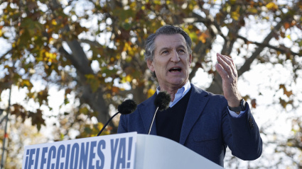 El líder del PP, Alberto Núñez Feijóo, durante la concentración contra el Gobierno de Pedro Sánchez