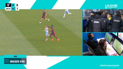 Marvel golpea con su brazo en el rostro de Francho.