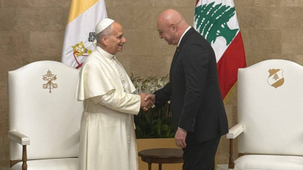 El Papa junto a Aoun