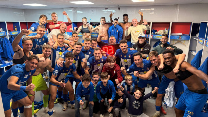 Celebración del CF Lorca Deportiva en el vestuario del 2-1 ante el Atlético Malagueño