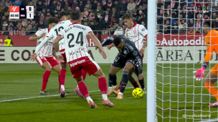 Imagen de la mano de Mbappé antes de su gol anulado en el Girona-Real Madrid