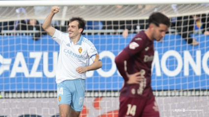 Francho, sin duda el mejor del partido, celebra su gol, el tercero de los zaragocistas