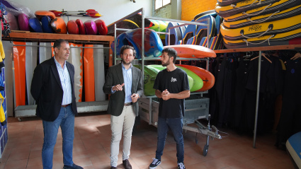 Sergio Serra e Isaac Claver junto a Eduard Jubert, presidente de Turismo Deportivo de Aragón