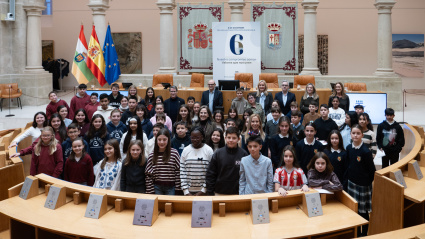 La Constitución cobra vida en el Parlamento de La Rioja con la voz de 324 escolares