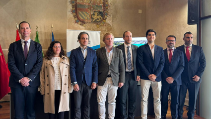 Foto de familia en las Casas Consistoriales de Badajoz