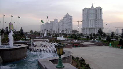 El primer dictador de Turkmenistán tras la independencia, Saparmurat Niyazov, no solo se contentó con gobernar, sino que aspiró a ser la guía espiritual y cultural de su pueblo.