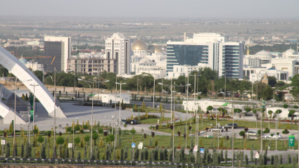 Para asegurarse de su preeminencia, Niyazov creó un premio literario nacional, se presentó como candidato con su obra y, como era de esperar, lo ganó.