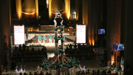 La Sagrada Familia ilumina la única torre que el arquitecto original vio levantada para celebrar el centenario de su finalización