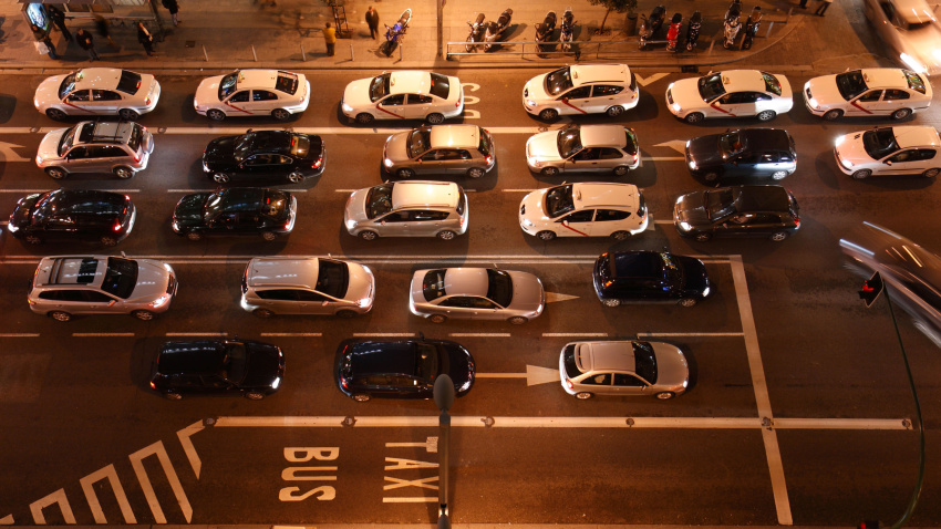 Madrid, España, tráfico intenso en la Gran Vía
