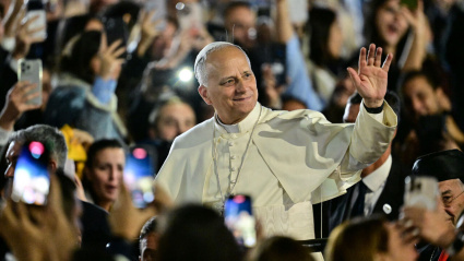 Pope Leo XIV waves to a crowd of youths upon his arrival at the Maronite Patriarchate in Bkerke, north of the capital Beirut, on December 1, 2025. Leo prayed for peace in Lebanon and the region on December 1 on day two of his trip to the multi-confessional country, with joyful Lebanese welcoming the pontiff at two famous pilgrimage sites. (Photo by Giuseppe CACACE / AFP)