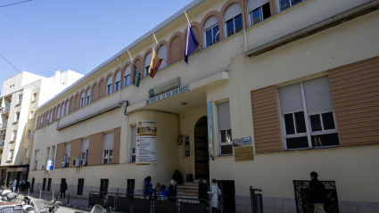 Fachada del IES San Juan Bosco en Jaén, donde estaba escolarizada una de las dos adolescentes que aparecieron muertas este sábado en un parque de la capital jiennense