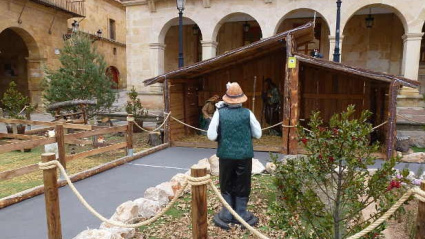 El Belén de la capital soriana se compone de figuras elaboradas con madera de pino de Soria