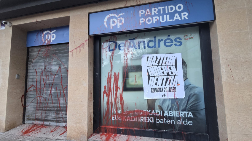 Vandalizada la sede del PP en Bilbao
