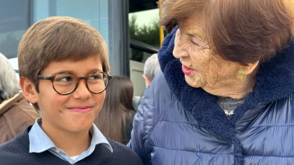 Alumnos del Colegio Tabladilla con persona mayores de la residencia Fundomar