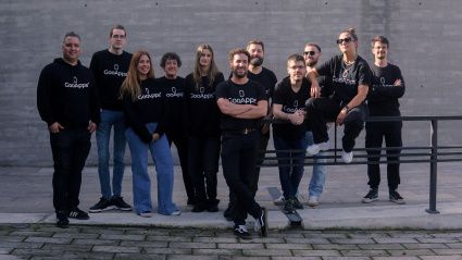 Equipo de GooApps, con Eric García Ordóñez, en el centro