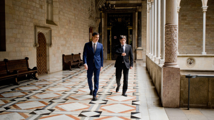 Carles Puigdemont (d) se reúne con el líder del Partido Socialista Obrero Español, Pedro Sánchez