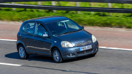 Toyota Yaris azul 2006