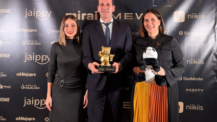 Benissa, coronada anoche en Madrid como Mejor Destino Turístico Innovador en los Smart  Travel News Awards