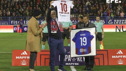 Homenaje a Reyes antes del partido Extremadura-Sevilla