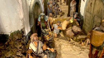 Imagen del callejón central de Belén en el Belén de la iglesia de Santa Cruz en Oleiros (A Coruña)