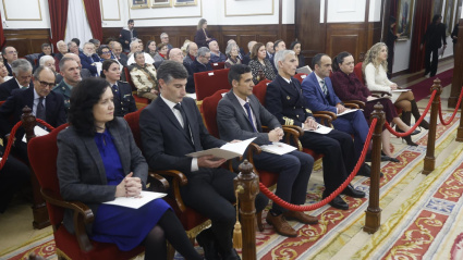 Algunos de los participantes como público en el salón de plenos