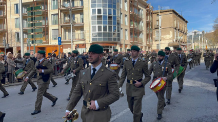 Desfile militar tras el acto celebrado en la Ciudadela