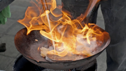 Sartén en llamas, fotografía recurso