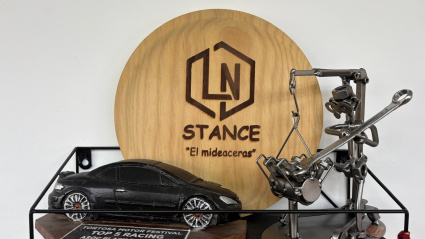 Uno de los galardones del coche de Ricardo y Liliana