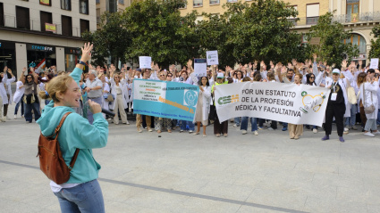 Concentración convocada por Sindicatos Médicos de Aragón en la plaza del Pilar de Zaragoza.