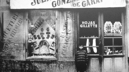 Recuerdo de la primera juguetería de la familia