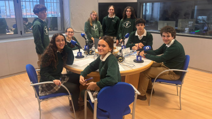 Alumnos de 3º de la ESO del colegio Las Teresianas de Oviedo, en COPE