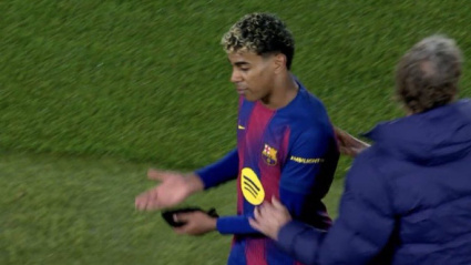 Lamine Yamal molesto tras su cambio ante el Frankfurt