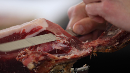 Corte de jamón serrano (jamón tradicional español). Andalucía.