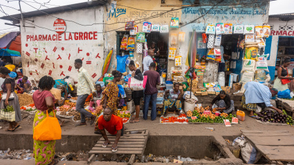 Tienda concurrida, Kinshasa, República Democrática del Congo, África
