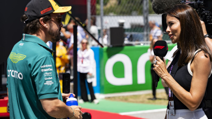 Fernando Alonso y Melissa Jiménez en el paddock del Circuito de Montmeló el pasado mes de junio.