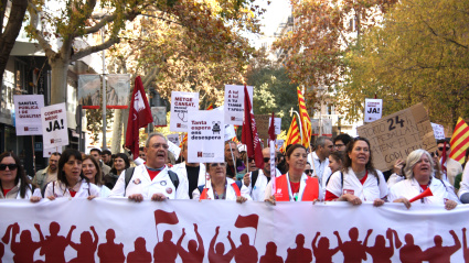 Centenares de médicos salen a la calle en la segunda jornada de huelga para exigir mejoras laborales y un convenio médico