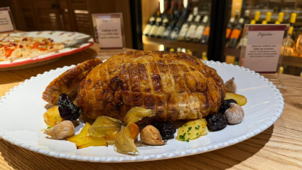 Roti de pularda relleno con salsa de Oporto