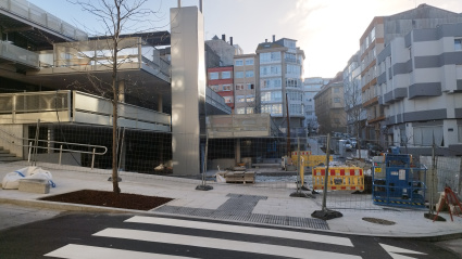 Obras en la parte del supermercado y el parking del Mercado de Monte Alto (A Coruña)