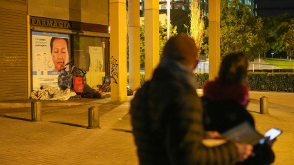 Un grupo de personas observan