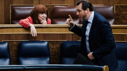 La presidenta del PSOE, Cristina Narbona y el ministro de Transportes y Movilidad Sostenible, Óscar Puente