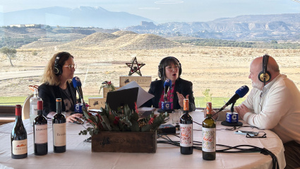El equipo de COPE Zaragoza en Bodegas Borsao con Emilio Del Caso